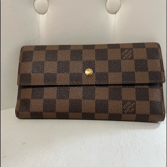 Louis Vuitton brown Damier women’s wallet